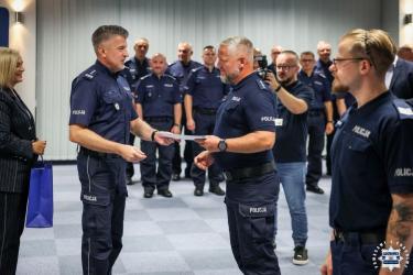 W Kielcach odbyła się 21. edycja wojewódzkich zawodów policjantów pionu kryminalnego. Funkcjonariusze z całego garnizonu świętokrzyskiego rywalizowali w testach wiedzy, konkurencjach strzeleckich oraz podczas symulowanych oględzin miejsca zdarzenia. Dwudniowe zmagania pozwoliły wyłonić najlepszych policjantów w poszczególnych kategoriach oraz najlepsze drużyny.