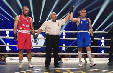 Podczas 9. kolejki Polskiej Ligi Boksu, rozegranej 19 września 2025 roku w ramach Forum Boksu i Międzynarodowych Targów Branży Bokserskiej w Kielcach, na ringu zaprezentowali się zawodnicy Ring Busko-Zdrój - Wiktor Skiba i Marian Ivanitskiy. Obaj pięściarze, występujący w składzie Golden Team Nowy Sącz na zasadzie czasowego wypożyczenia, odnieśli pewne zwycięstwa.