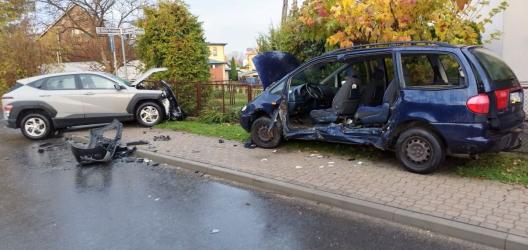 W środę, 22 października, przed godziną 7:00 rano, na skrzyżowaniu ulic Łagiewnickiej, Grunwaldzkiej i Hołdu Pruskiego w Busku-Zdroju doszło do zderzenia dwóch samochodów osobowych.