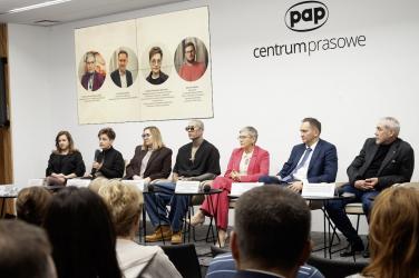29 października 2025 r. w Polskiej Agencji Prasowej odbyła się konferencja inaugurująca projekt Sieci na dzieci: stop cyberprzemocy, realizowany przez Fundację Chaber Polski na zlecenie Ministerstwa Edukacji Narodowej. Inicjatywa ma na celu przeciwdziałanie przemocy rówieśniczej w przestrzeni cyfrowej, edukowanie młodych ludzi, nauczycieli i rodziców oraz budowanie bezpiecznego, empatycznego środowiska online.