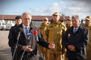 W Busku-Zdroju trwa budowa nowoczesnego magazynu obrony cywilnej, który będzie służył poprawie bezpieczeństwa mieszkańców powiatu. Inwestycję odwiedził wojewoda świętokrzyski Józef Bryk, który podkreślił znaczenie przedsięwzięcia dla systemu ochrony ludności w regionie.