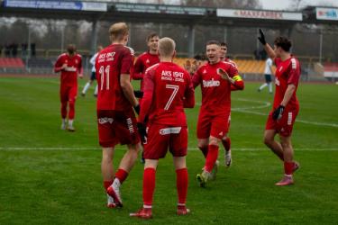 W niedzielę, 1 marca, AKS 1947 Busko-Zdrój rozpocznie rundę wiosenną sezonu 2025/2026 w Keeza 4 Lidze. W ramach 18. kolejki buski zespół zmierzy się na Stadionie Miejskim z Wierną Małogoszcz. Początek spotkania zaplanowano na godzinę 14:00.