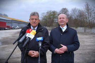 Niebezpieczne odpady z nielegalnego składowiska w Pińczowie nie zagrażają już mieszkańcom i środowisku. Ponad tysiąc ton toksycznych substancji zostało usuniętych dzięki rządowemu dofinansowaniu. O szczegółach mówił wojewoda Józef Bryk podczas konferencji prasowej.