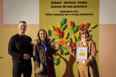 Marka Vizir od lat jest obecna w polskich domach. Konsumentom kojarzy się nie tylko z nieskazitelną bielą prania, ale także z wieloletnim zaangażowaniem w sprawy społeczne. W tym roku marka udowodniła po raz kolejny, jak ważna jest dla niej chęć niesienia pomocy tym, którzy najbardziej jej potrzebują.