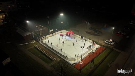 To ostatnie dni funkcjonowania lodowiska Biały Orlik w Busku-Zdroju. Buski Ośrodek Sportu i Rekreacji informuje, że obiekt będzie czynny tylko do niedzieli, 22 lutego.