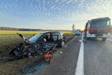 W czwartek po południu na drodze krajowej nr 73 w miejscowości Młyny, na trasie Kielce - Busko-Zdrój, doszło do groźnego zdarzenia drogowego z udziałem samochodu osobowego oraz samochodu ciężarowego - cysterny. Występują utrudnienia w ruchu.