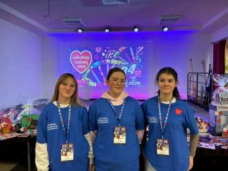 Szkoła Podstawowa w Stopnicy po raz kolejny aktywnie włączyła się w organizację Finału Wielkiej Orkiestry Świątecznej Pomocy. Dzięki ogromnemu zaangażowaniu uczniów, nauczycieli oraz rodziców po raz kolejny udowodniono, jak wielką siłę ma wspólne pomaganie.