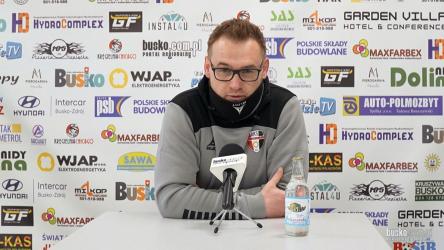 Drużyna AKS 1947 Busko-Zdrój zakończyła sześciotygodniowy okres przygotowawczy do rundy wiosennej sezonu 2025/2026 w Keeza 4 Lidze. Zespół rozegrał dziewięć meczów kontrolnych z wymagającymi rywalami, łącząc intensywne sparingi z regularnymi treningami.