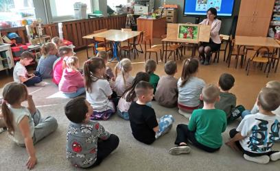 W dniach 9-10 marca buska filia Pedagogicznej Biblioteki Wojewódzkiej im. Gustawa Herlinga-Grudzińskiego w Kielcach aktywnie włączyła się w obchody XXXIV Tygodnia Kultury Języka, organizując cykl zajęć edukacyjnych dla uczniów szkół podstawowych.