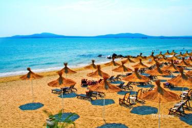 Bułgaria od lat przyciąga osoby szukające słońca, plaż i spokojnego wypoczynku bez bardzo dalekiej podróży. Kierunek ma wiele do zaoferowania, dlatego spodoba się różnym typom turystów. Sprawdź, dla kogo będzie szczególnie dobrym wyborem!