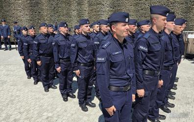 Busko-Zdrój jest dziś stolicą świętokrzyskiej Policji. Po uroczystej mszy świętej w Sanktuarium św. Brata Alberta uczestnicy Wojewódzkich Obchodów Święta Policji Garnizonu Świętokrzyskiego przenieśli się do tężni solankowej w Parku Zdrojowym, gdzie odbyły się główne uroczystości z udziałem funkcjonariuszy, przedstawicieli władz oraz mieszkańców regionu.