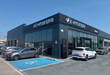 Hyundai Inter Car w Busku-Zdroju prowadzi rekrutację na stanowisko Pracownika Recepcji Serwisu Samochodowego. Oferta dotyczy zatrudnienia na podstawie umowy o pracę na zastępstwo w pełnym wymiarze czasu pracy. Firma poszukuje osoby komunikatywnej, dobrze zorganizowanej i nastawionej na profesjonalną obsługę klienta, która dołączy do zespołu i będzie wspierać codzienną pracę serwisu.