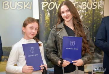 Sportowcy, trenerzy, artyści oraz osoby i organizacje działające na rzecz kultury w powiecie buskim mogą zostać docenieni za swoje osiągnięcia. Starostwo Powiatowe w Busku-Zdroju prowadzi nabory wniosków o stypendium sportowe oraz nagrody i wyróżnienia Starosty Buskiego. Warto zwrócić uwagę na terminy. Pierwszy z nich upływa już 30 września.