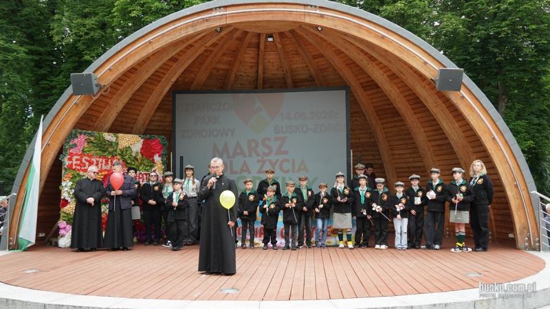 Marsz dla �ycia i Rodziny przeszed� ulicami Buska-Zdroju. W Parku Zdrojowym odby� si� rodzinny festyn (foto). Foto: 42994_marsz_dla_zycia_busko_2026_050.JPG 