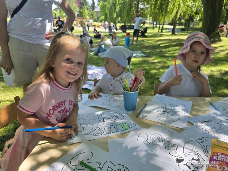 Wioska Smerf�w na buskich Gliniankach. Wyj�tkowy Dzie� Rodziny w 'Malucholandii' (foto). Foto: 42998_dzien_rodziny_zlobek-malucholandia_2026_066.jpg 
