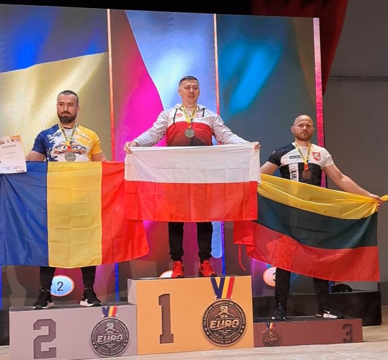 Przemys�aw Ciba mistrzem Europy, Jaros�aw Ciba tu� za podium. Foto: 42999_ciba_zloty_medal.jpg 