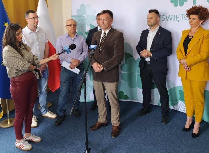 Konferencja w sprawie nowej sieci kolejowej. W planach po��czenie Buska-Zdroju z Krakowem. Foto: 43009_ZSk_konferencja_1.jpg 