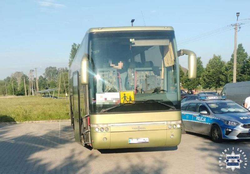 Kierowca autokaru pod wpływem alkoholu. Wycieczka szkolna z Wiślicy opóźniona o godzinę. Foto: 43024_stan_kierowcy_autokaru_wislica.jpg 