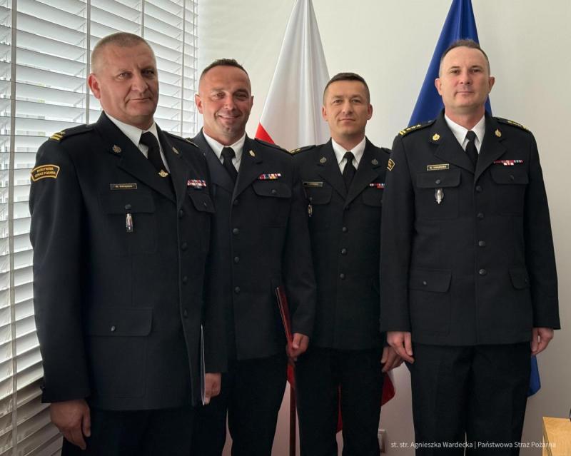 Nowy zast�pca komendanta PSP w Busku-Zdroju. Marcin W�jcik przejmuje obowi�zki. Foto: 43027_straz_busko_1.jpg 