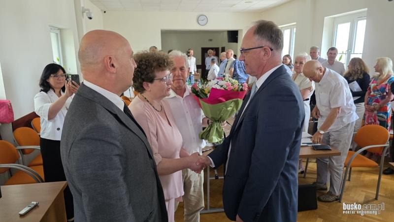 Burmistrz Buska-Zdroju z wotum zaufania i absolutorium. Za radnymi d�uga i emocjonuj�ca sesja. Foto: 43066_absolutorium_dla_burmistrza_2026_015.jpg 