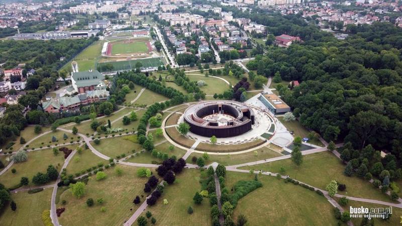 T�nia w Busku-Zdroju ma ju� 5 lat. Odwiedzi�o j� ponad 1,6 miliona os�b. Foto: 43068_otwarcie_tezni_busko61.jpg 