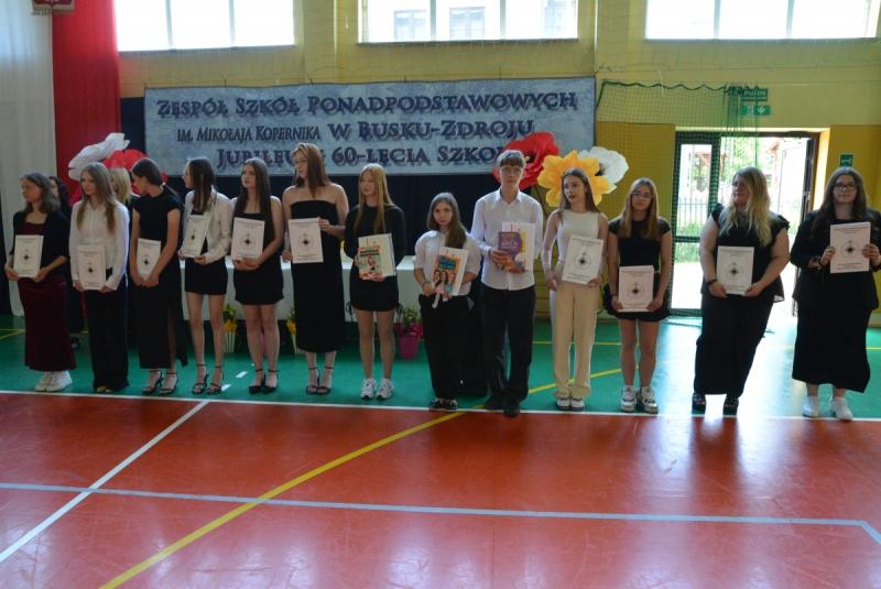ZSP Busko: Uroczyście pożegnano absolwentów Branżowej Szkoły I Stopnia Nr 1 . Foto: 43076_zakonczenie_roku_szkolnego_zsp_branzowa_2026_020.jpg 