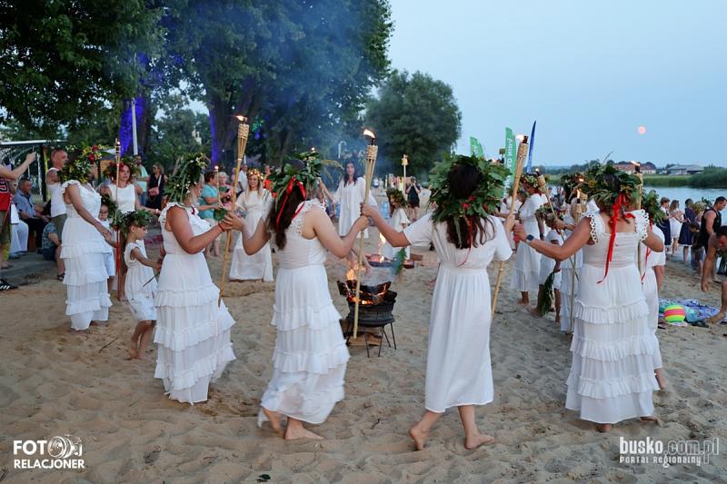 Wianki nad Nid� odby�y si� nad pi�czowskim zalewem. Powr�ci�y �wi�toja�skie tradycje (foto). Foto: 43085_wianki_nad_nida_pinczow_2026_002.jpg 