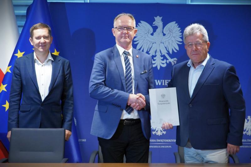 Ponad 4,6 mln z� dla Buska-Zdroju. Rz�d przekaza� 16 mln z� na drogi w �wi�tokrzyskiem. Foto: 43102_dofinansowanie_dla_buska_na_remon_drog.jpg 
