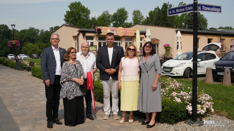 Aleja w Parku Zdrojowym otrzyma�a imi� Mariana �cis�o. Busko-Zdr�j uhonorowa�o zas�u�onego dla uzdrowiska. Foto: 43107_nadanie_alei_imienia_scislo_2026_016.jpg 