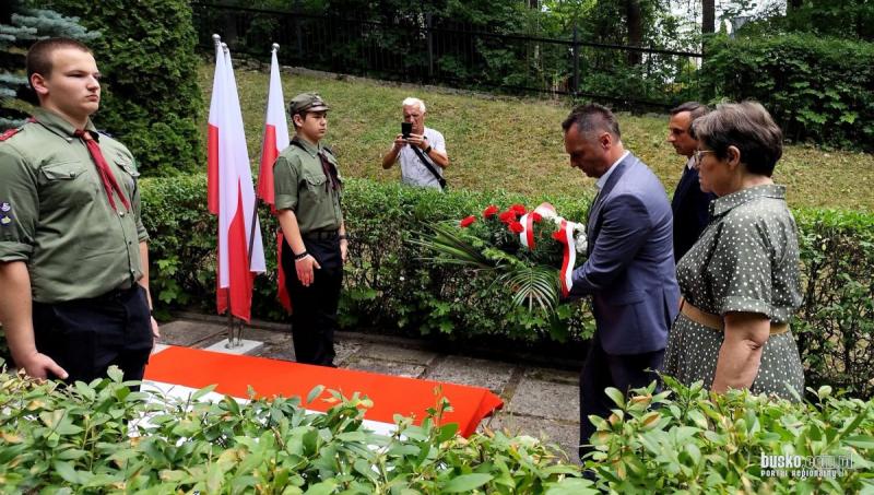 Pińczów uczcił pamięć bohaterów Szarych Szeregów w 83. rocznicę egzekucji. Foto: 43116_rocznica_egzekucji_harcerzy_pinczow_006.jpg 