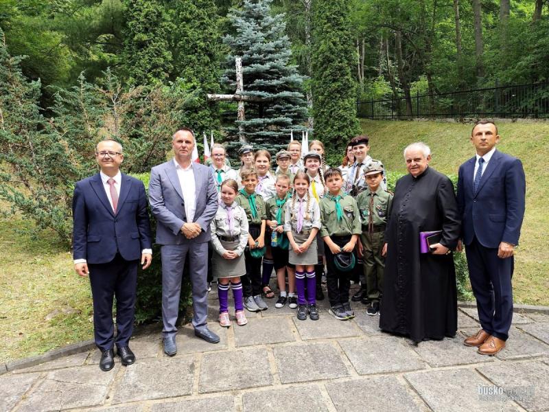 Pińczów uczcił pamięć bohaterów Szarych Szeregów w 83. rocznicę egzekucji. Foto: 43116_rocznica_egzekucji_harcerzy_pinczow_012.jpg 