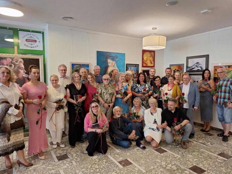 Du�e zainteresowanie wystaw� 'Erotyka 2026 - Gor�ce Lato' w Galerii Sztuki Hotelu Gromada. Foto: 43149_gromada_wernisaz_gorace_lato_erotyka_2026_015.jpg 