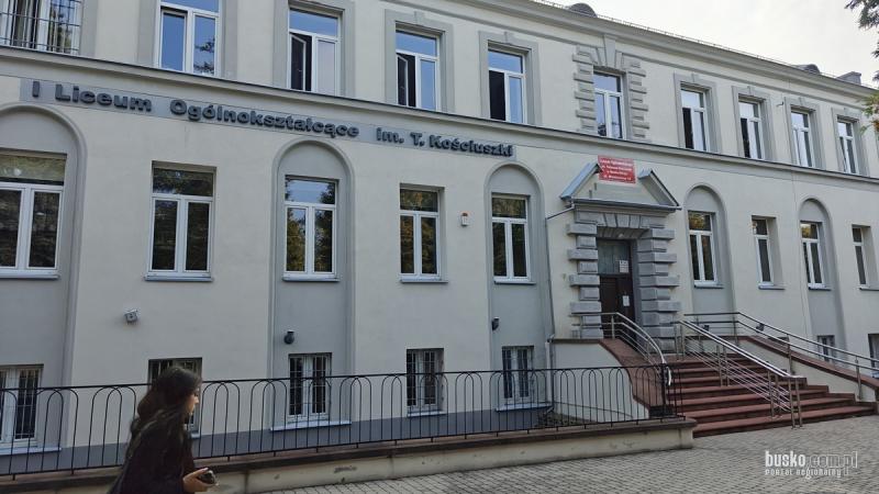 Matura 2026 w Busku-Zdroju. Znamy wyniki wszystkich szk�. Kto wypad� najlepiej?. Foto: 43165_41749m_rozpoczecie_roku_szkolnego_LO_busko__071.jpg 