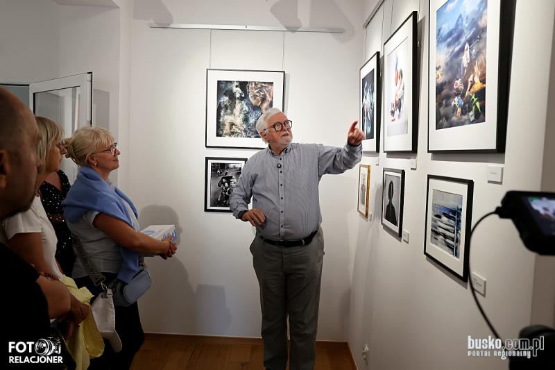 Wybitni polscy fotografowie na jednej wystawie. Wernisa� w Buskiej Galerii Sztuki. Foto: 43171_wernisaz_wystawy_fotografii_furman_220.JPG 