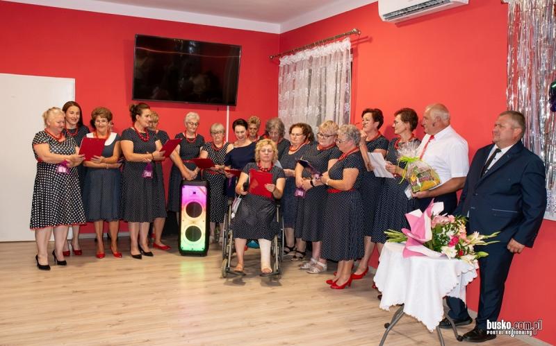 Jubileusz 15-lecia Stowarzyszenia Ko�o Gospody� Wiejskich 'Nadwi�lanki' (foto). Foto: 43172_15lecie_kgw_nadwislanki_2026_012.jpg 