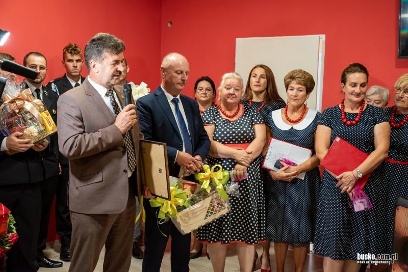 Jubileusz 15-lecia Stowarzyszenia Ko�o Gospody� Wiejskich 'Nadwi�lanki' (foto). Foto: 43172_15lecie_kgw_nadwislanki_2026_015.jpg 