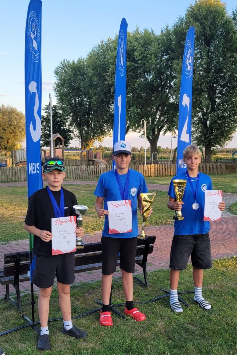 Buscy w�dkarze zdominowali Mistrzostwa Okr�gu PZW. Pad�y rekordy i kwalifikacje do mistrzostw Polski. Foto: 43183_pzw_busko_wedkarstwo_2.jpg 