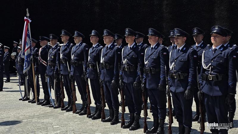 Busko-Zdr�j �wi�tuje z Policj�. Trwaj� Wojew�dzkie Obchody �wi�ta Policji. Foto: 43203_wojewodzkie_obchody_swieta_policji_2026_busko_014.jpg 