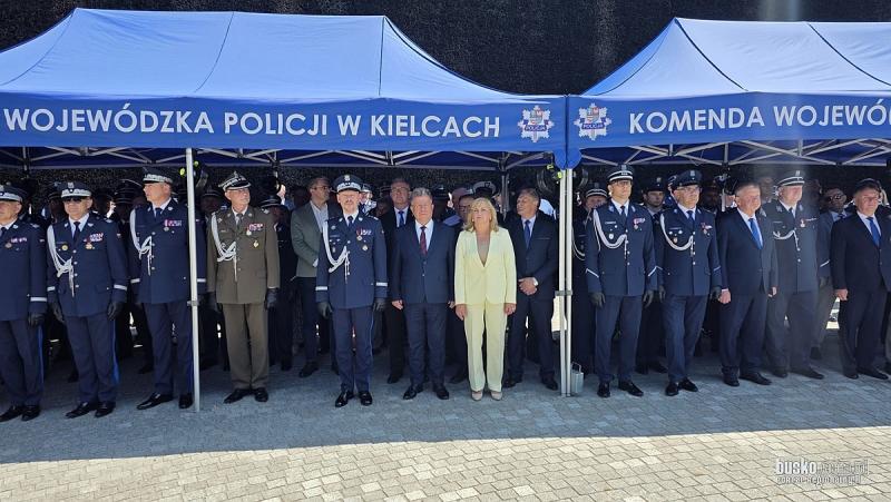 Busko-Zdr�j �wi�tuje z Policj�. Trwaj� Wojew�dzkie Obchody �wi�ta Policji. Foto: 43203_wojewodzkie_obchody_swieta_policji_2026_busko_018.jpg 