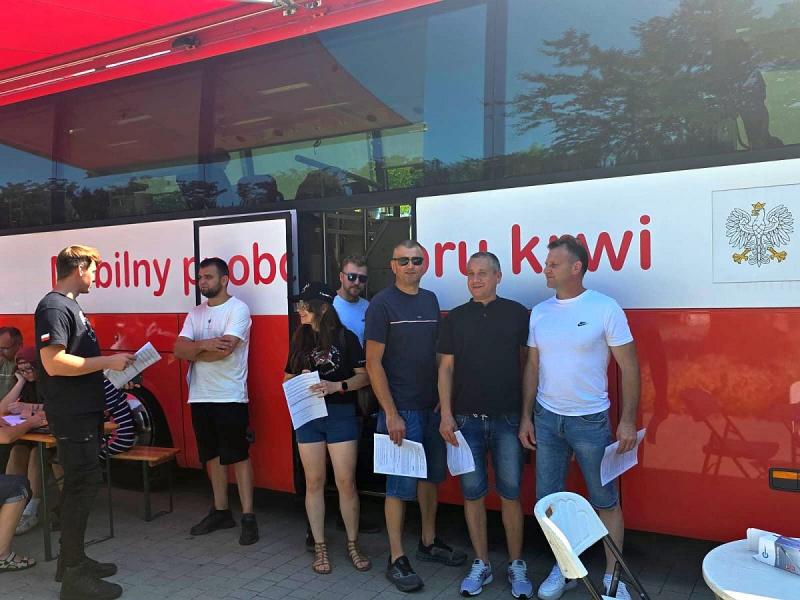 Busko-Zdr�j: 82 osoby odda�y krew podczas dwudniowej akcji. Mimo wakacji mieszka�cy nie zawiedli. Foto: 43226_strazycy_krewniacy_zbludowice_akcja_krwiodawstwa_044.jpg 