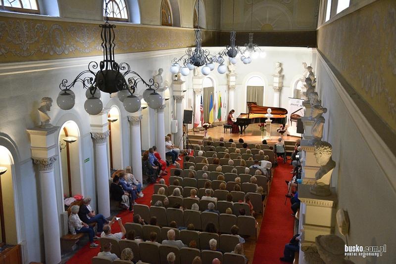 Mistrzostwo fortepianu i emocji. Miki Yamagata oczarowa�a publiczno�� podczas recitalu w Sanatorium Marconi (foto). Foto: 43248_lato_z_chopinem_miki_yamagata_2026_038.jpg 