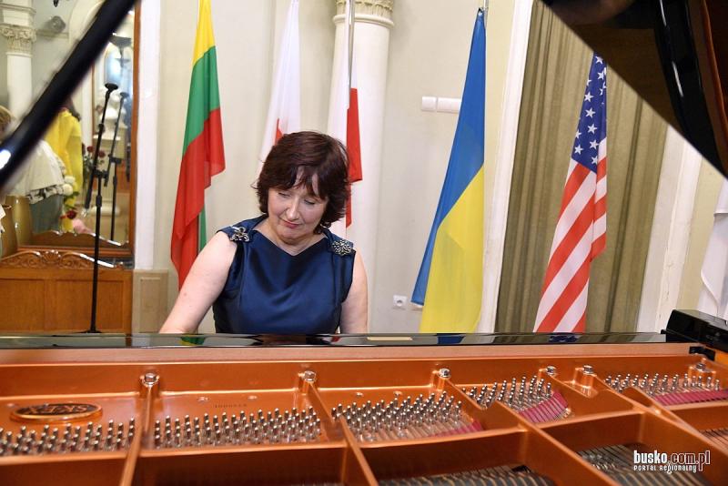 Lato z Chopinem w Busku-Zdroju. Pianistki z Japonii i Litwy oczarowa�y meloman�w. Foto: 43254_lato_z_chopinem_koncert_marconi_082.jpg 