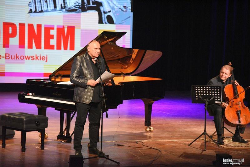 Owacje na stoj�co na zako�czenie 'Lata z Chopinem'. Pawlik & Pawlik Duo zachwycili publiczno��. Foto: 43262_lato_z_chopinem_koncert_pawlik_busko_004.jpg 