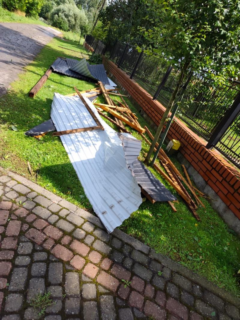 Burza nad powiatem buskim. Strażacy odnotowali 34 interwencje, najwięcej w gminie Nowy Korczyn. Foto: 43263_burza_nad_powiatem_buskim_003.jpg 