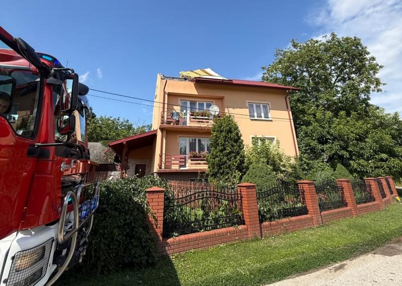 Burza nad powiatem buskim. Strażacy odnotowali 34 interwencje, najwięcej w gminie Nowy Korczyn. Foto: 43263_burza_nad_powiatem_buskim_005.jpg 