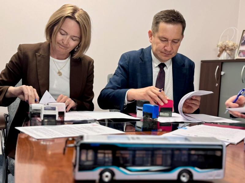 Busko-Zdrój i Stopnica stawiają na ekologiczny transport. Pięć autobusów elektrycznych wyjedzie na drogi regionu. Foto: 43278_nowe_autobusy_busko_stopnica_3.jpg 