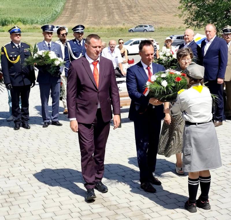 Pamięć o bohaterach Republiki Pińczowskiej trwa. Pod Górą Byczowską oddano hołd partyzantom. Foto: 43288_republika_pinczowska_uroczystosci_2.jpg 