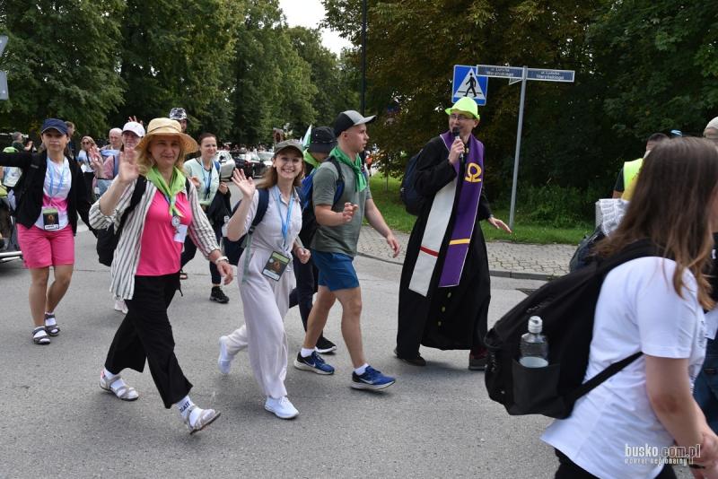 45. Kielecka Piesza Pielgrzymka na Jasn� G�r� 2026. Pielgrzymi wyrusz� z Wi�licy pod has�em 'Uczniowie-Misjonarze'. Foto: 43291_41288_44_piesza_pielgrzymka_na_jasna_gore_diecezja_kielecka_168.jpg 
