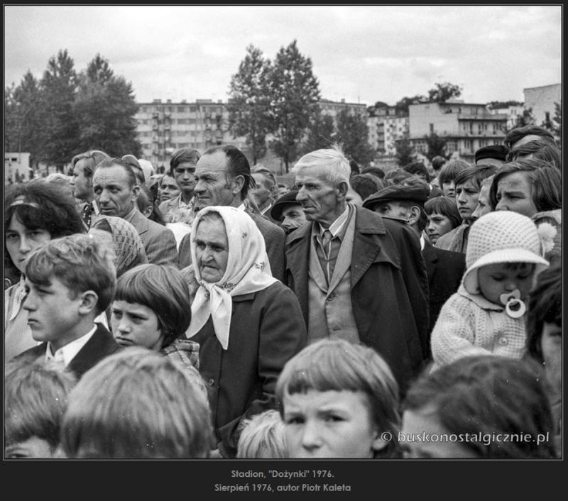 Do�ynki w Busku-Zdroju w latach 70. Stadion pe�en ludzi i �wiat, kt�rego ju� nie ma. Foto: 43334_busko_nostalgicznie_dozynki_lata_70_024.jpg 