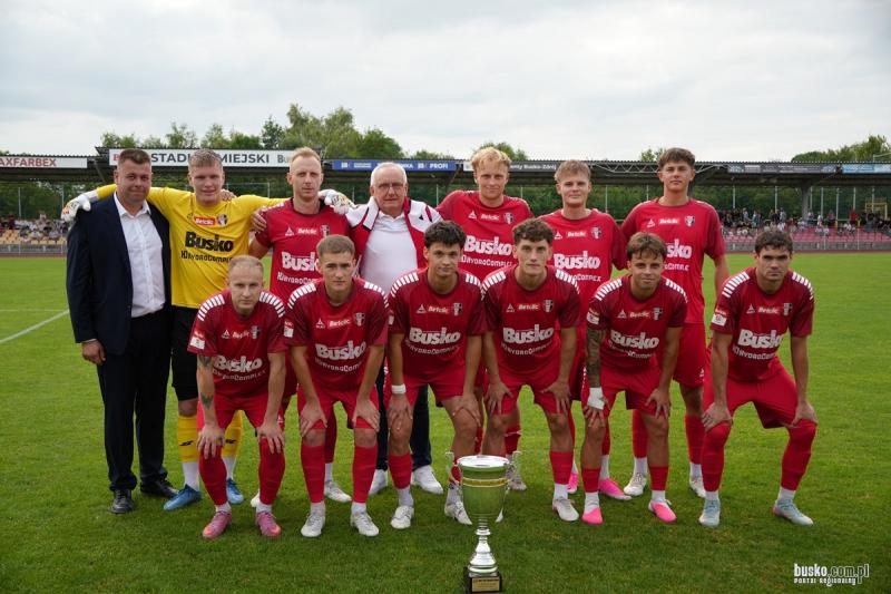 AKS Busko-Zdr�j z pierwszym zwyci�stwem w III lidze. Wieczysta II Krak�w pokonana 3:1. Foto: 43335_pierwszy_mecz_aks_3liga_2026_007.jpg 